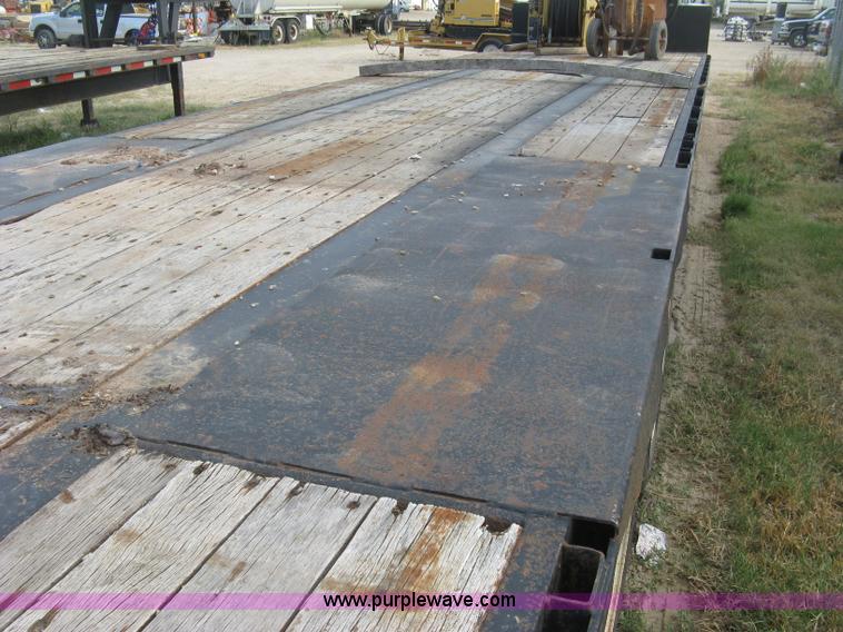 image for item E7906 2001 Fontaine step deck trailer
