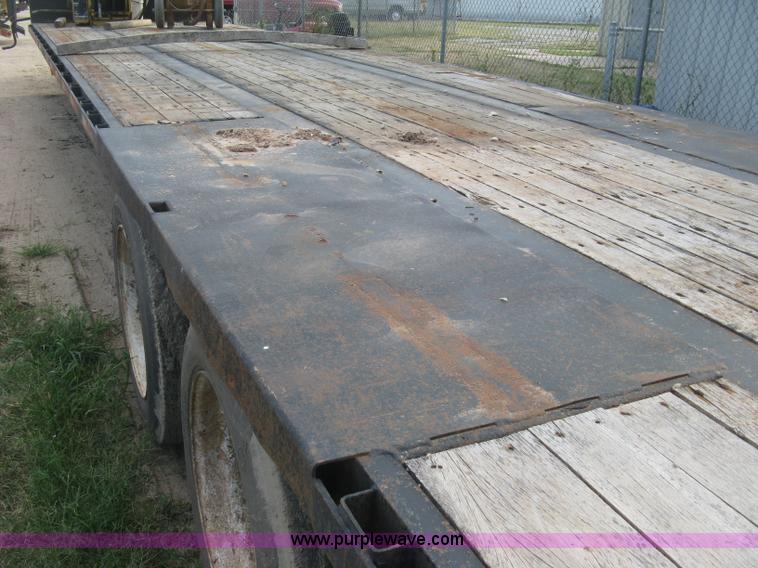 image for item E7906 2001 Fontaine step deck trailer
