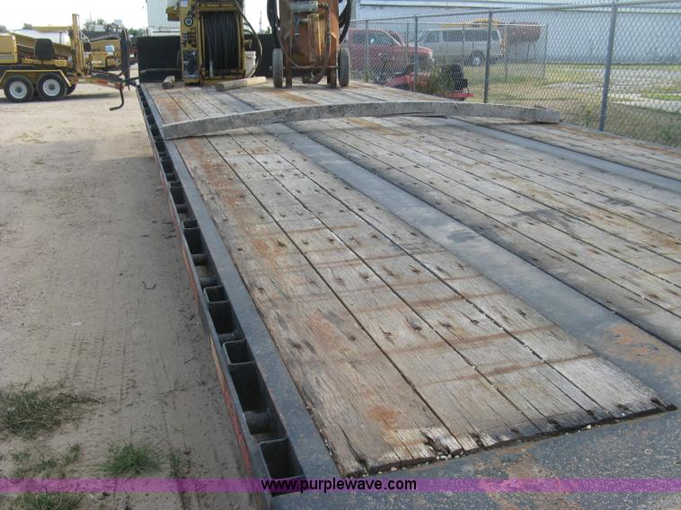 image for item E7906 2001 Fontaine step deck trailer