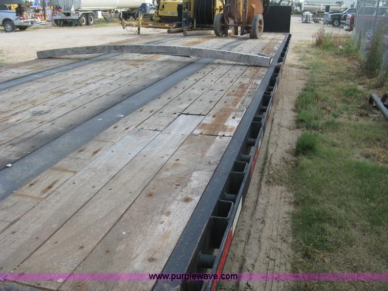 image for item E7906 2001 Fontaine step deck trailer