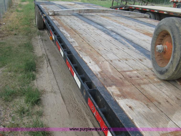 image for item E7906 2001 Fontaine step deck trailer