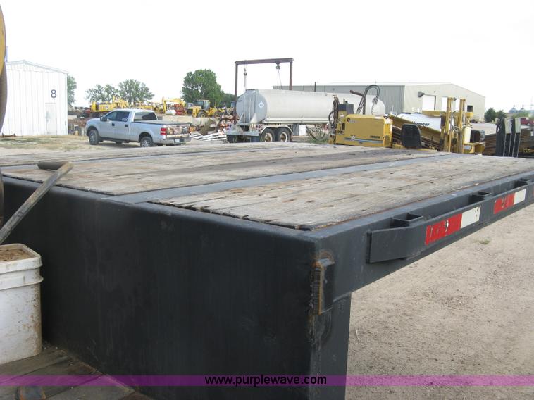 image for item E7906 2001 Fontaine step deck trailer