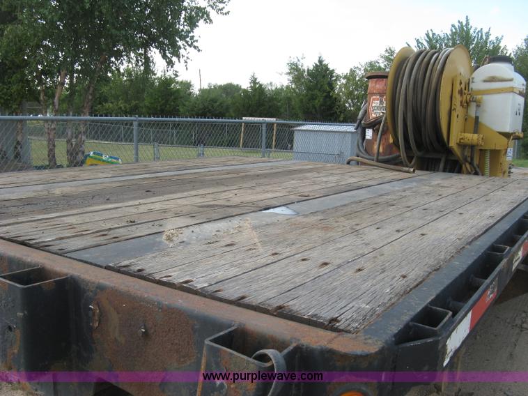 image for item E7906 2001 Fontaine step deck trailer