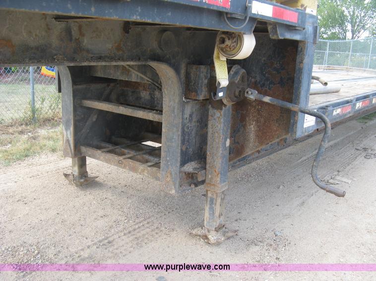 image for item E7906 2001 Fontaine step deck trailer