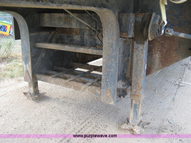 image for item E7906 2001 Fontaine step deck trailer