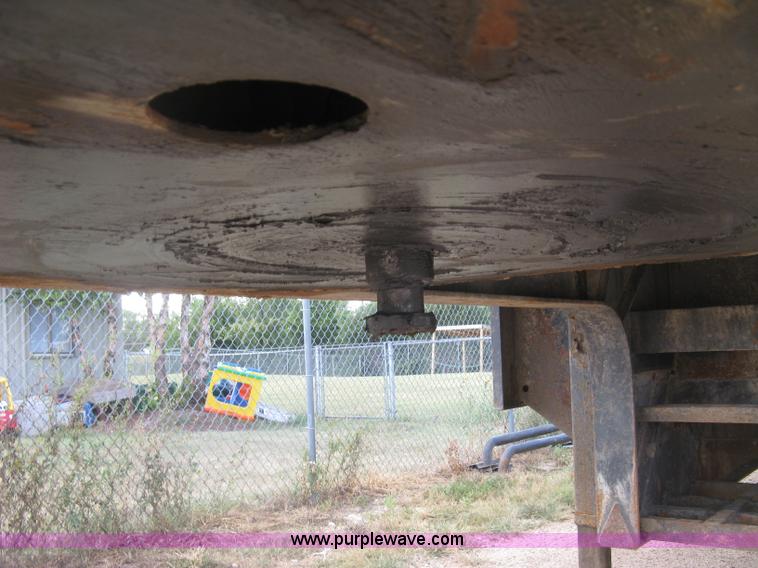 image for item E7906 2001 Fontaine step deck trailer