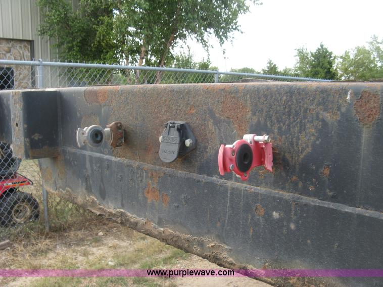 image for item E7906 2001 Fontaine step deck trailer