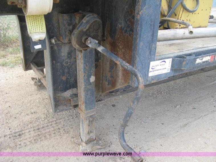 image for item E7906 2001 Fontaine step deck trailer