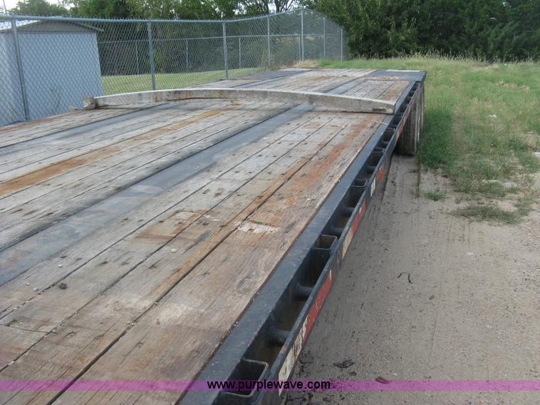 image for item E7906 2001 Fontaine step deck trailer