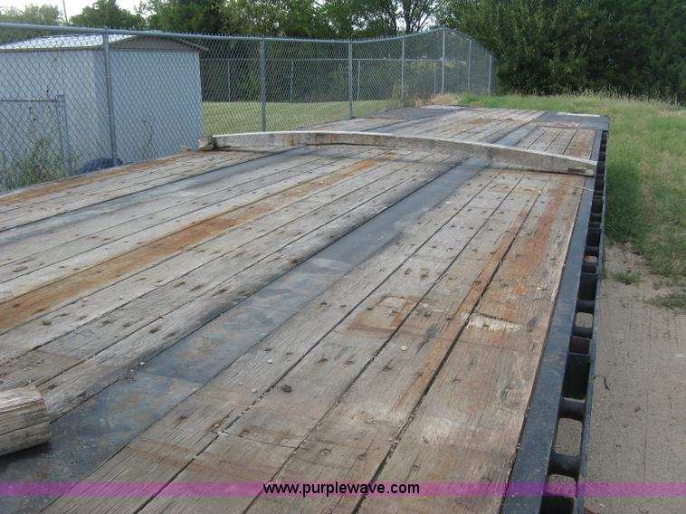 image for item E7906 2001 Fontaine step deck trailer