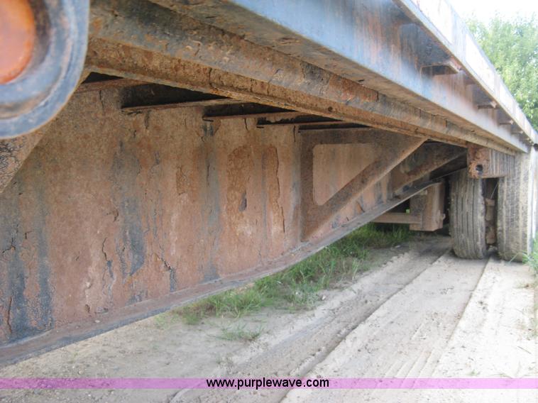 image for item E7906 2001 Fontaine step deck trailer