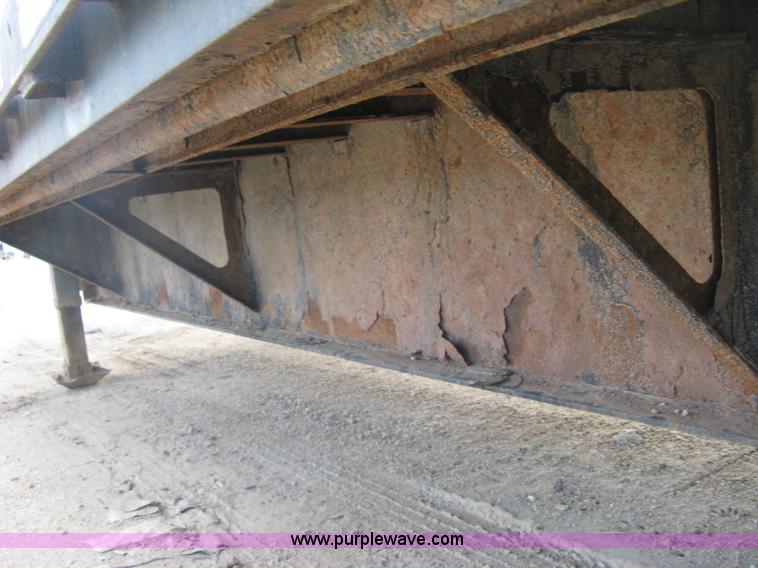 image for item E7906 2001 Fontaine step deck trailer