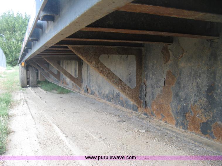 image for item E7906 2001 Fontaine step deck trailer