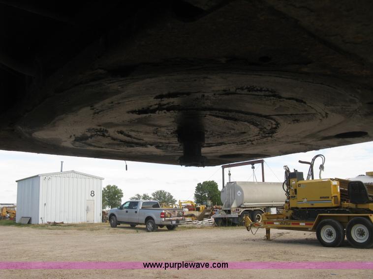 image for item E7906 2001 Fontaine step deck trailer