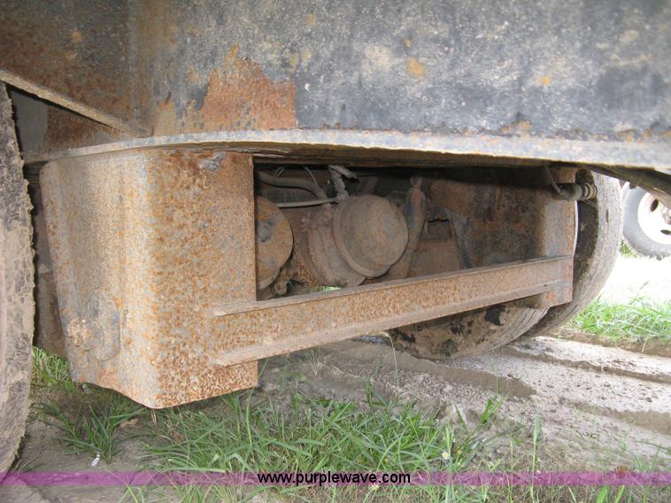 image for item E7906 2001 Fontaine step deck trailer