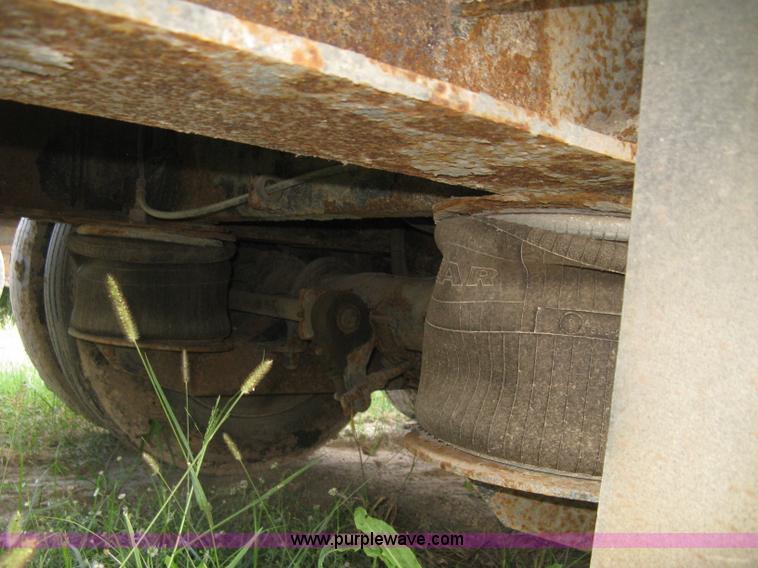 image for item E7906 2001 Fontaine step deck trailer