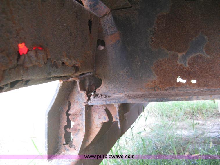 image for item E7906 2001 Fontaine step deck trailer