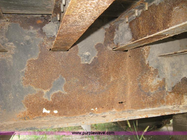 image for item E7906 2001 Fontaine step deck trailer