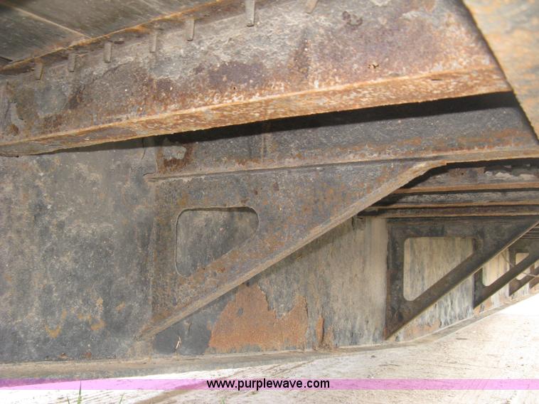 image for item E7906 2001 Fontaine step deck trailer