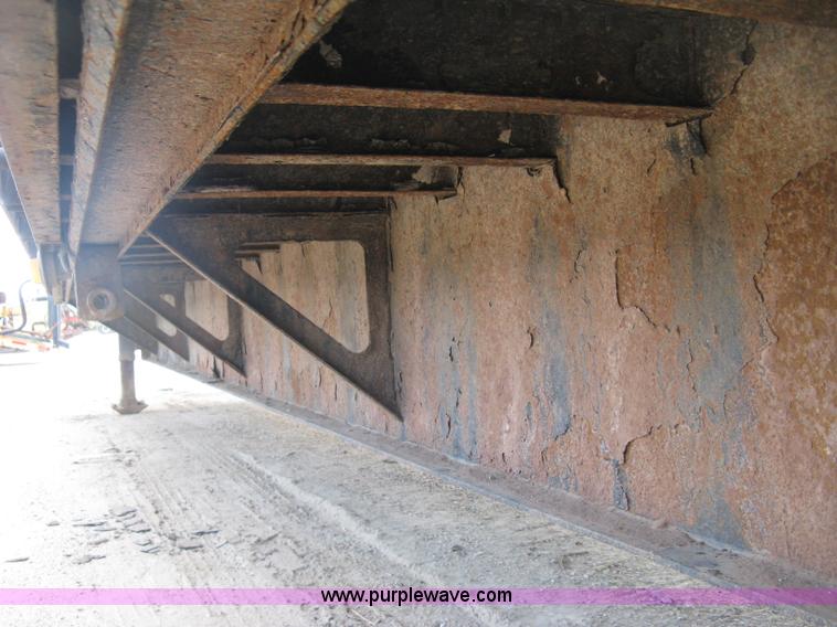 image for item E7906 2001 Fontaine step deck trailer