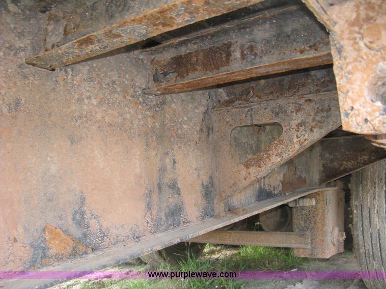 image for item E7906 2001 Fontaine step deck trailer