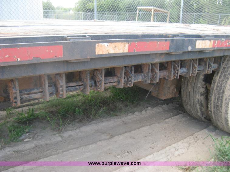 image for item E7906 2001 Fontaine step deck trailer