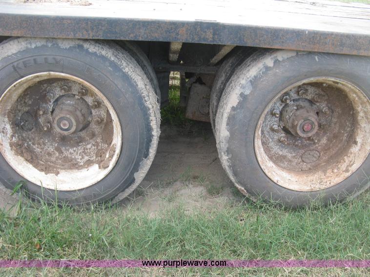 image for item E7906 2001 Fontaine step deck trailer