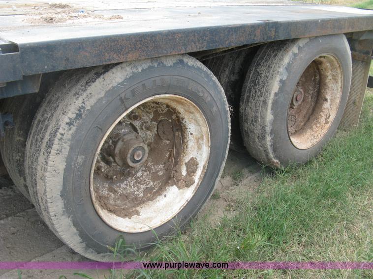 image for item E7906 2001 Fontaine step deck trailer