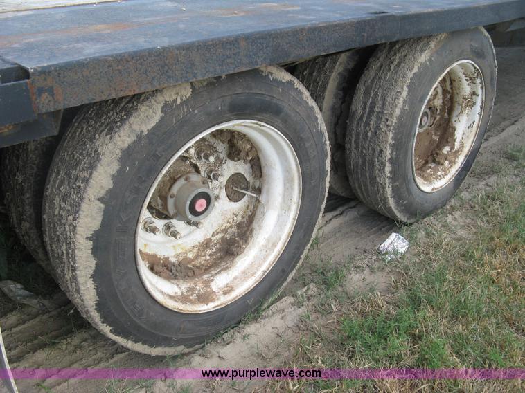 image for item E7906 2001 Fontaine step deck trailer