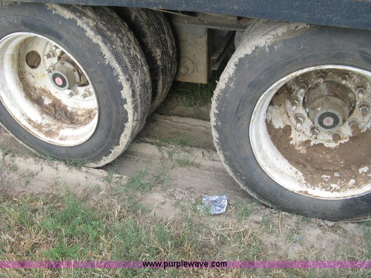 image for item E7906 2001 Fontaine step deck trailer