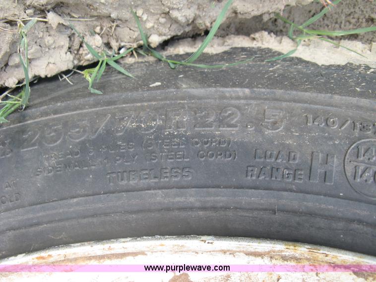 image for item E7906 2001 Fontaine step deck trailer