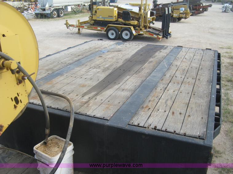 image for item E7906 2001 Fontaine step deck trailer