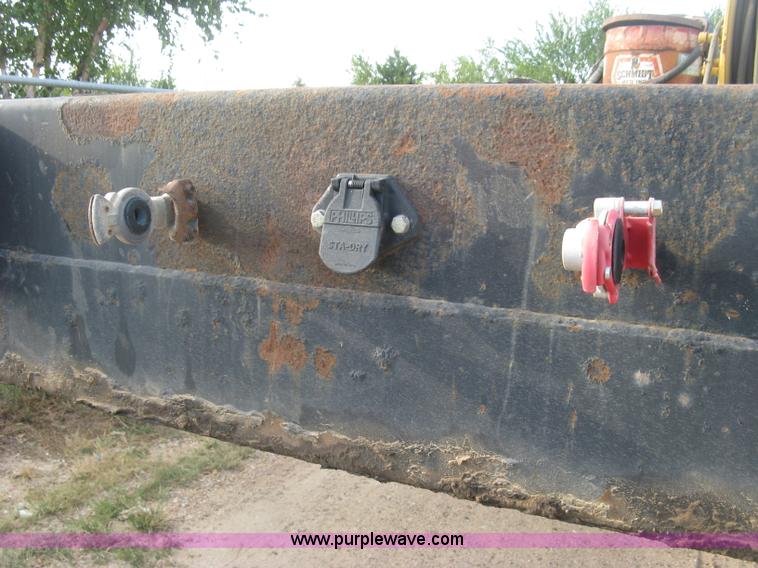 image for item E7906 2001 Fontaine step deck trailer