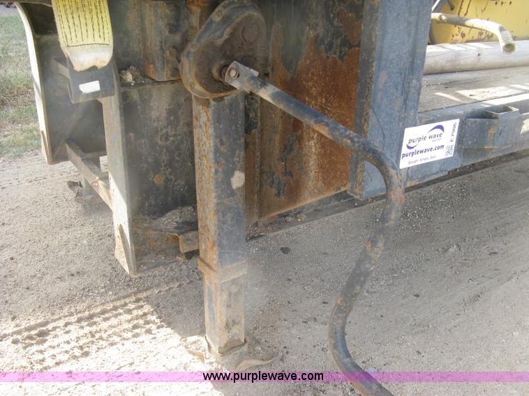 image for item E7906 2001 Fontaine step deck trailer