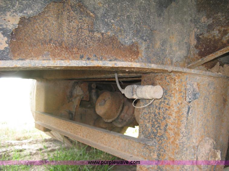 image for item E7906 2001 Fontaine step deck trailer