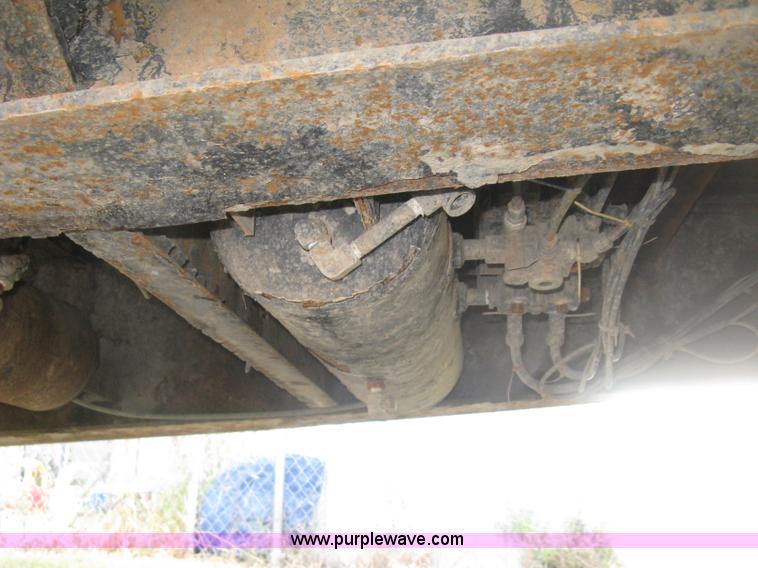 image for item E7906 2001 Fontaine step deck trailer