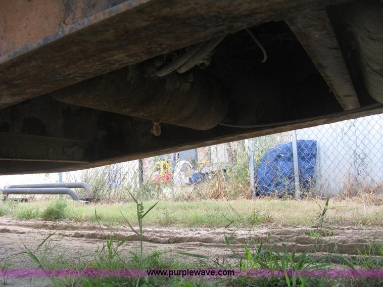 image for item E7906 2001 Fontaine step deck trailer