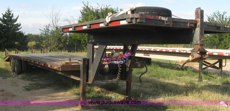 image for item E7910 1998 Overbilt flatbed trailer