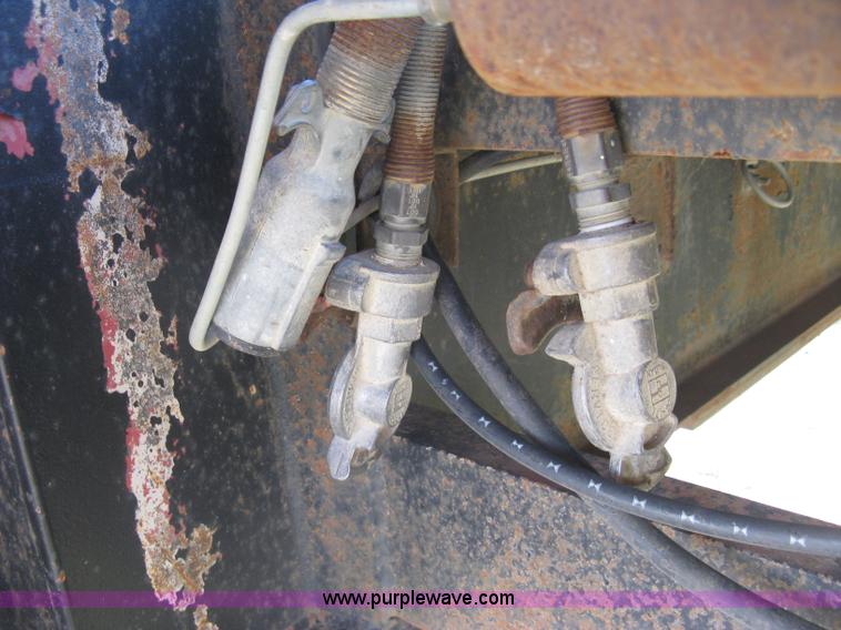 image for item E7910 1998 Overbilt flatbed trailer