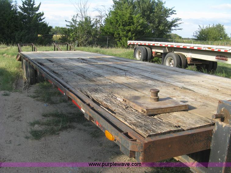 image for item E7910 1998 Overbilt flatbed trailer
