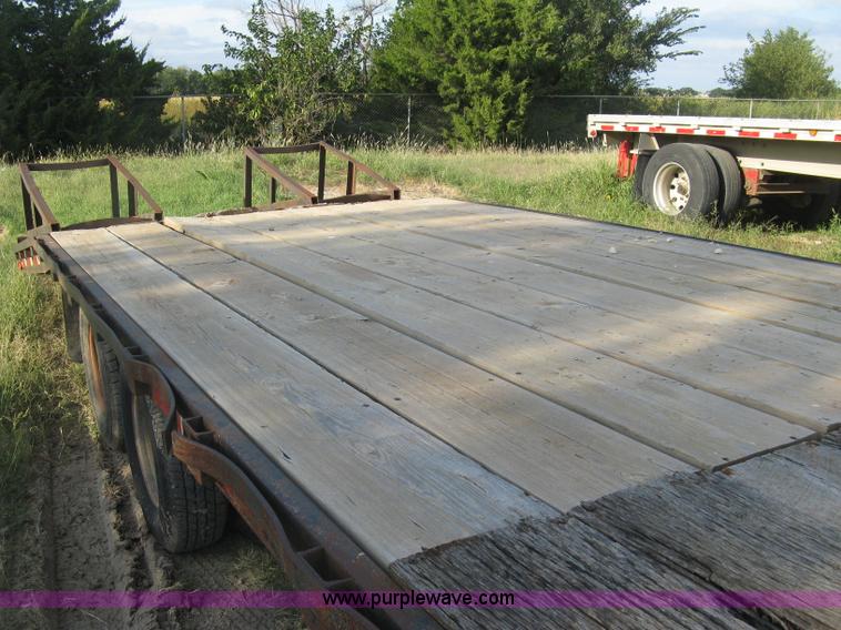image for item E7910 1998 Overbilt flatbed trailer
