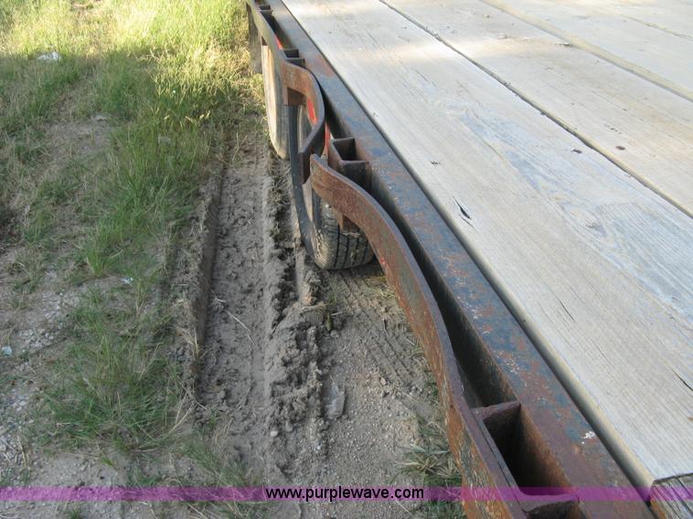 image for item E7910 1998 Overbilt flatbed trailer