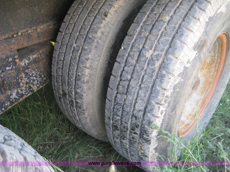 image for item E7910 1998 Overbilt flatbed trailer