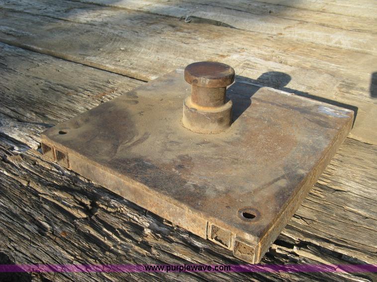 image for item E7910 1998 Overbilt flatbed trailer