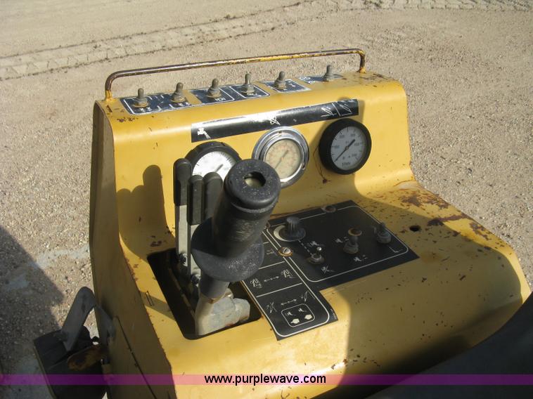 image for item E7912 1995 Vermeer D24X40A directional drill