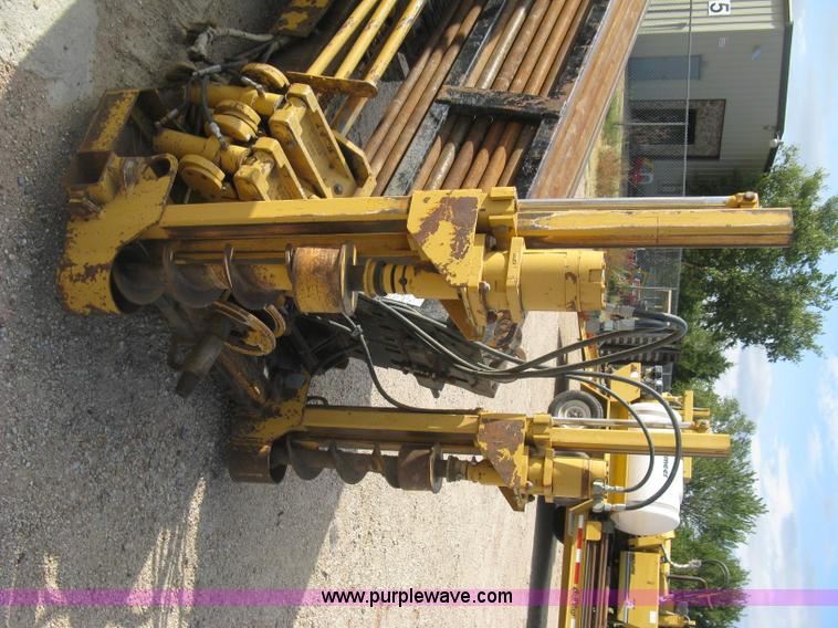 image for item E7912 1995 Vermeer D24X40A directional drill