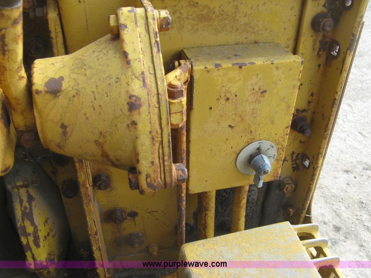 image for item E7915 1963 Caterpillar 12E rigid frame motor grader