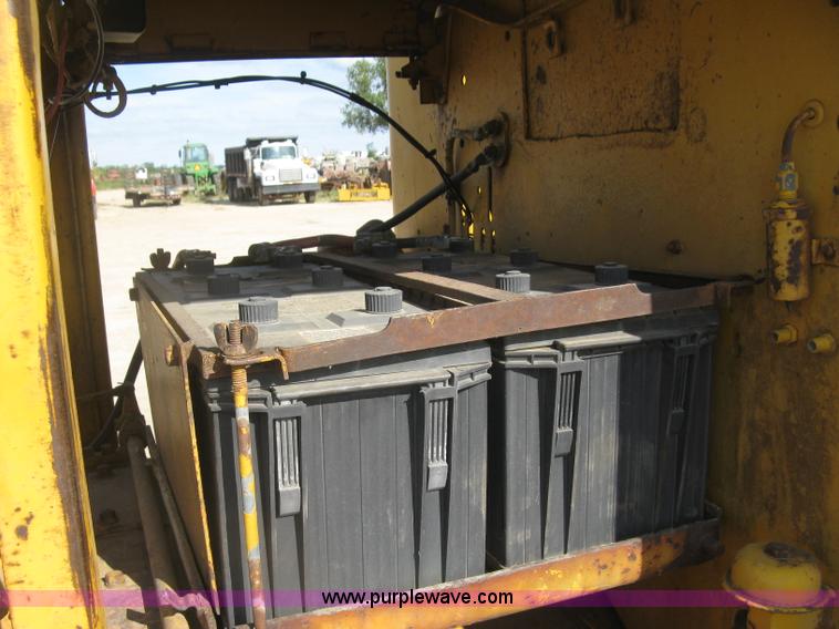 image for item E7915 1963 Caterpillar 12E rigid frame motor grader