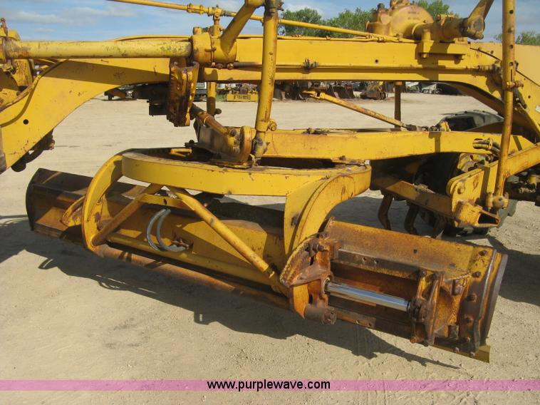 image for item E7915 1963 Caterpillar 12E rigid frame motor grader