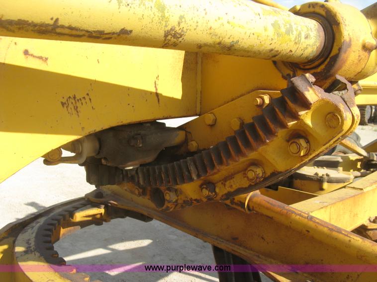 image for item E7915 1963 Caterpillar 12E rigid frame motor grader